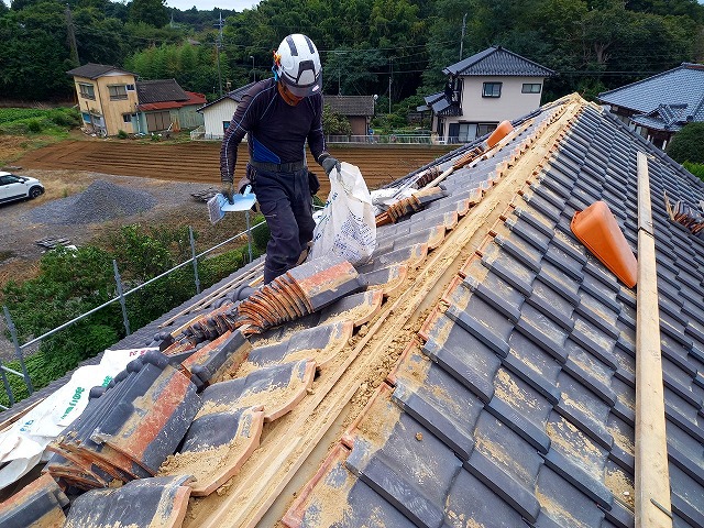もう少しで大棟の解体が完了します